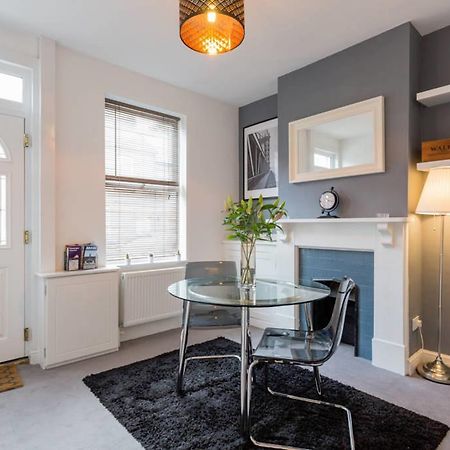 Ashton House - Stylish 2 Bedroom House, Close To Luton Town Center & Airport Exterior foto