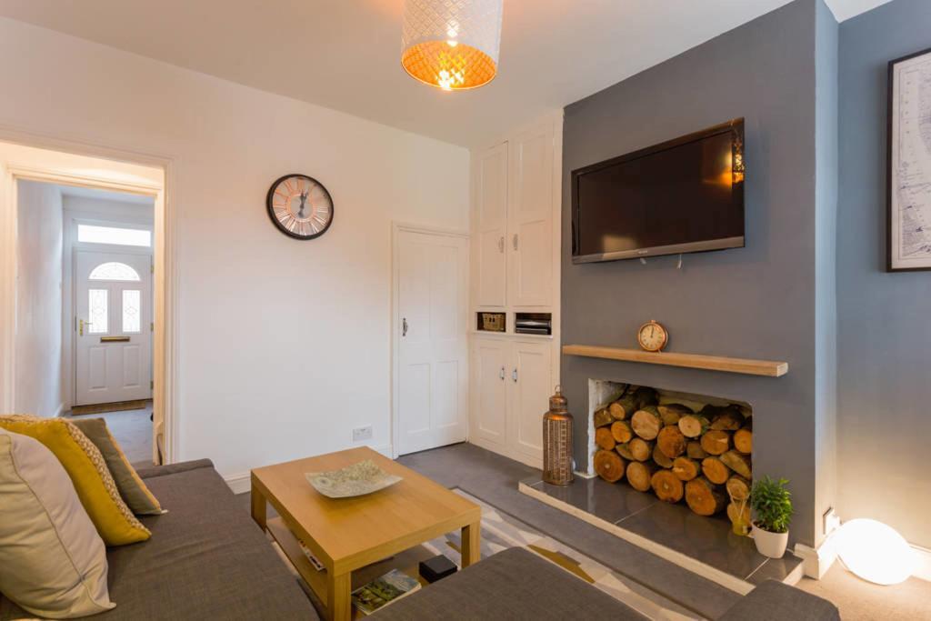 Ashton House - Stylish 2 Bedroom House, Close To Luton Town Center & Airport Exterior foto