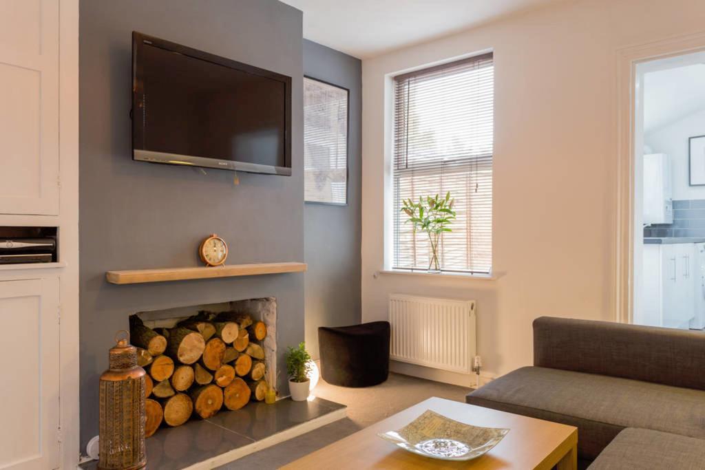 Ashton House - Stylish 2 Bedroom House, Close To Luton Town Center & Airport Exterior foto