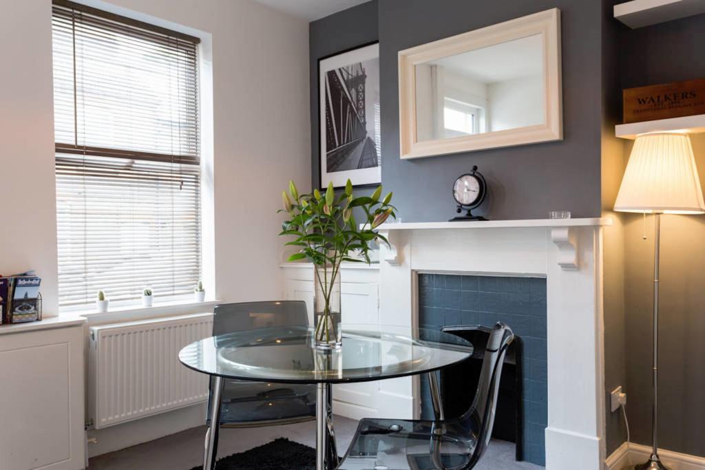 Ashton House - Stylish 2 Bedroom House, Close To Luton Town Center & Airport Exterior foto