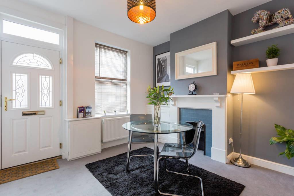 Ashton House - Stylish 2 Bedroom House, Close To Luton Town Center & Airport Exterior foto